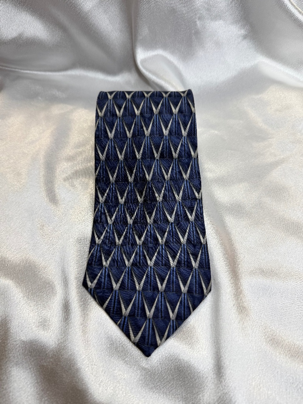 Carlo Palazzi Men's 100% Silk Tie Blue Geometric Pattern Made in Korea